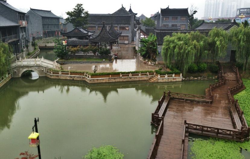逃离霍比特人洞屋